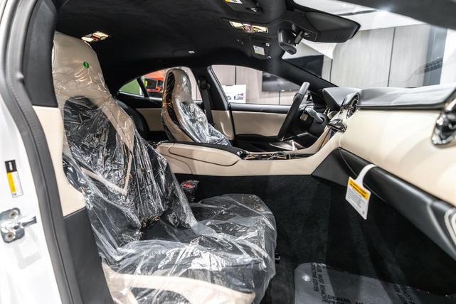 Photo of 2025 Surf White Karma Revero