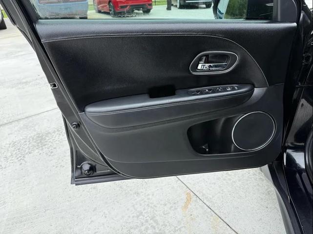 Photo of 2016 Crystal Black Pearl Honda HR-V