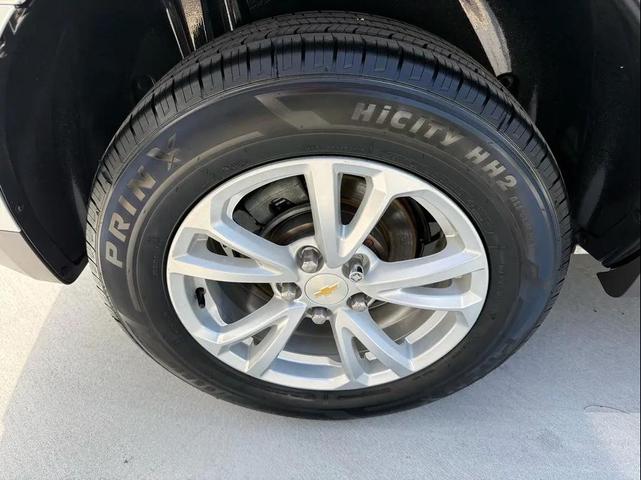 Photo of 2017 Silver Ice Metallic Chevrolet Equinox