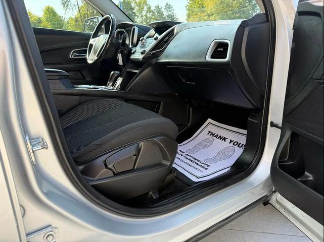 Photo of 2017 Silver Ice Metallic Chevrolet Equinox