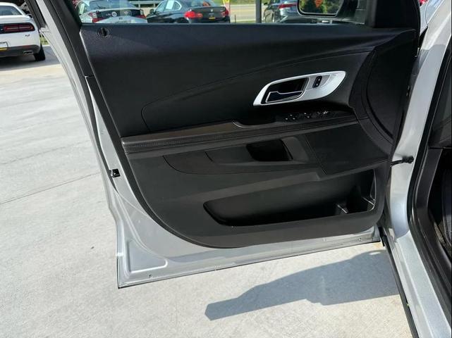 Photo of 2017 Silver Ice Metallic Chevrolet Equinox