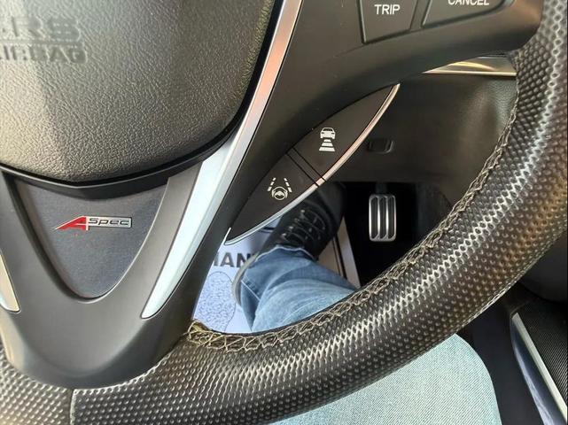 Photo of 2019 White Acura MDX