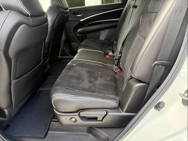 Photo of 2019 White Acura MDX