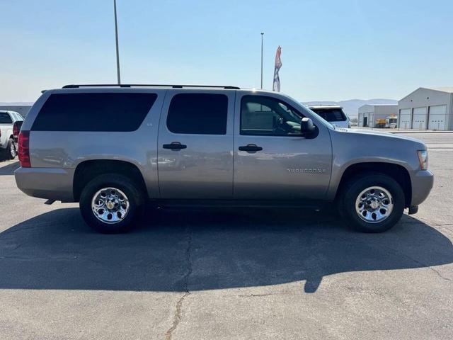 Photo of 2008 Doeskin Tan Chevrolet Suburban