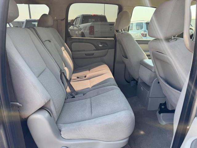 Photo of 2008 Doeskin Tan Chevrolet Suburban