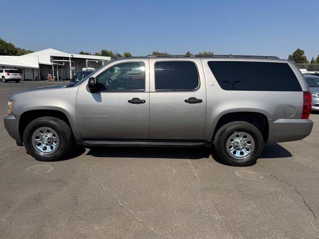 Photo of 2008 Doeskin Tan Chevrolet Suburban
