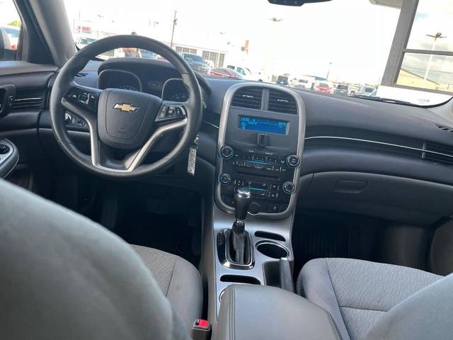 Photo of 2015 Ashen Gray Metallic Chevrolet Malibu