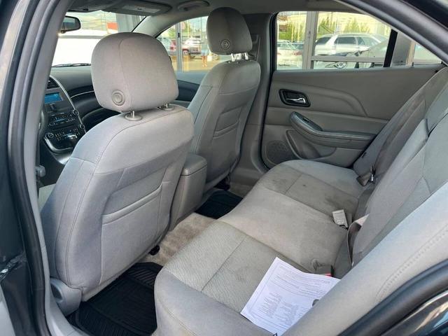 Photo of 2015 Ashen Gray Metallic Chevrolet Malibu