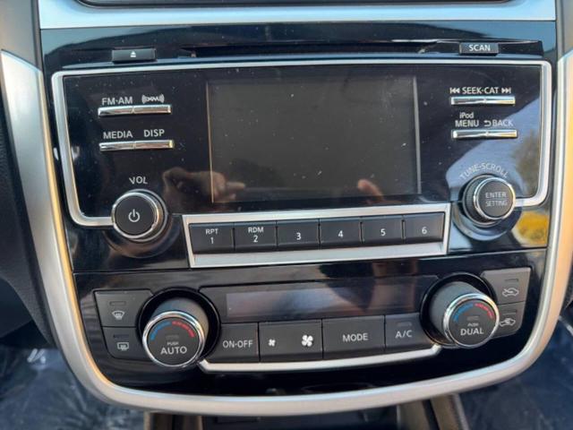 Photo of 2018 White Nissan Altima