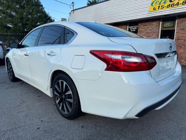 Photo of 2018 White Nissan Altima