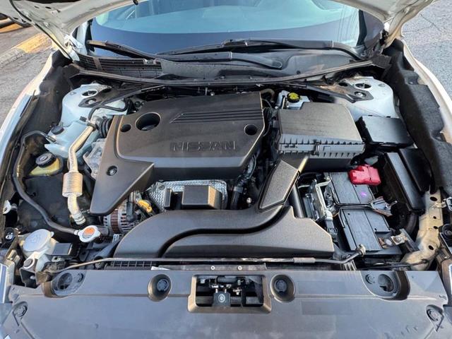 Photo of 2018 White Nissan Altima