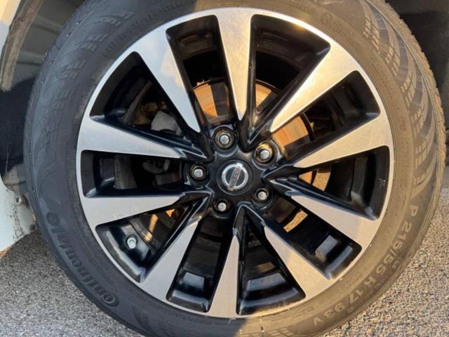 Photo of 2018 White Nissan Altima