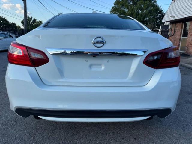 Photo of 2018 White Nissan Altima