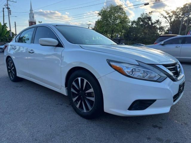Photo of 2018 White Nissan Altima