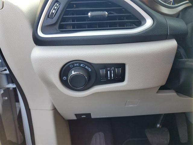 Photo of 2024 Bright White Clearcoat Chrysler Voyager