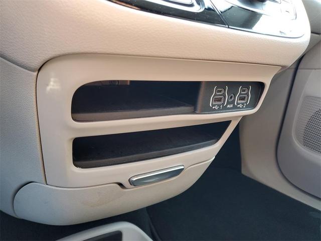 Photo of 2024 Bright White Clearcoat Chrysler Voyager