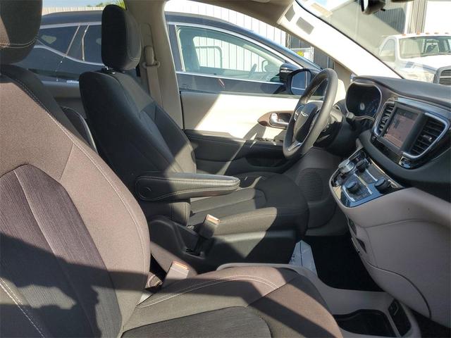Photo of 2024 Bright White Clearcoat Chrysler Voyager