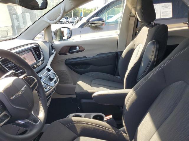 Photo of 2024 Bright White Clearcoat Chrysler Voyager