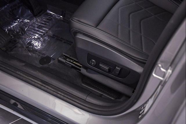 Photo of 2025 Space Silver Metallic BMW X1
