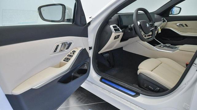 Photo of 2025 Alpine White BMW 330