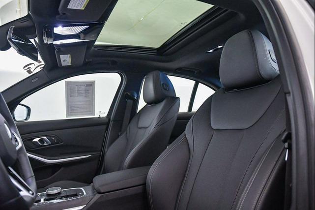 Photo of 2025 Alpine White BMW 330