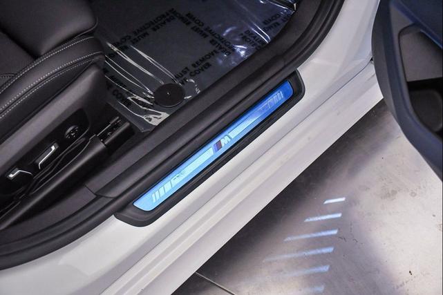 Photo of 2025 Alpine White BMW 330