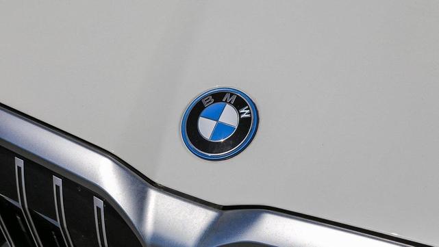 Photo of 2025 Alpine White BMW i5