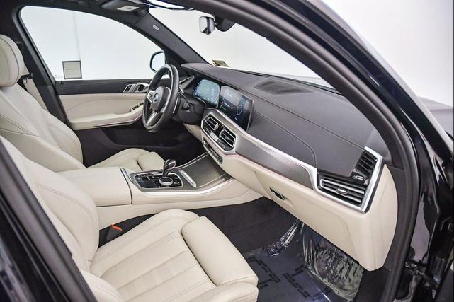 Photo of 2022 Carbon Black Metallic BMW X5