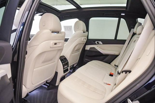 Photo of 2022 Carbon Black Metallic BMW X5