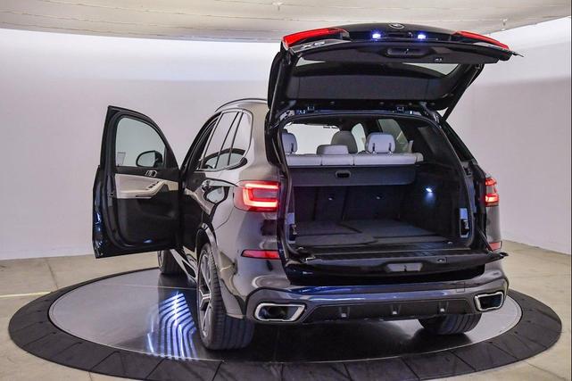 Photo of 2022 Carbon Black Metallic BMW X5