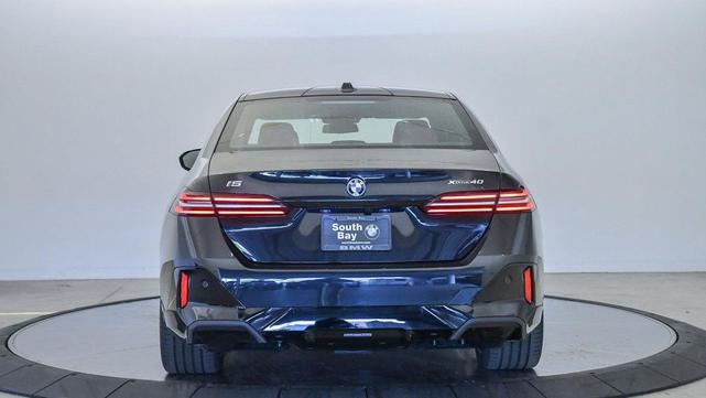 Photo of 2025 Black Sapphire Metallic BMW i5