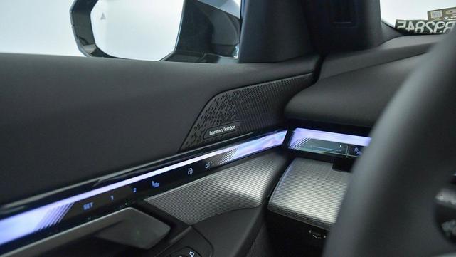 Photo of 2025 Black Sapphire Metallic BMW i5