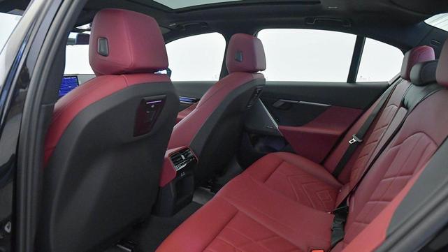 Photo of 2025 Black Sapphire Metallic BMW i5
