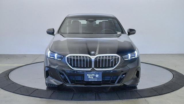 Photo of 2025 Black Sapphire Metallic BMW i5