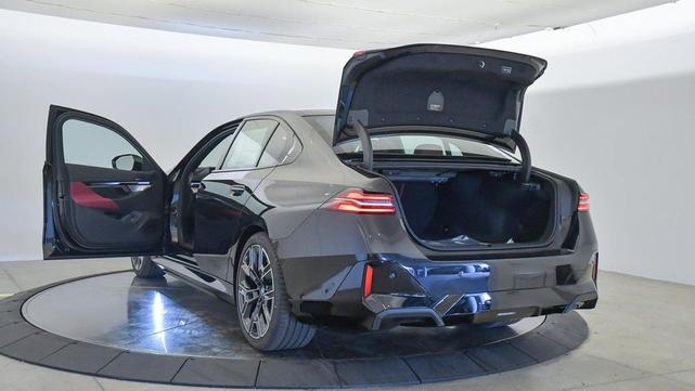 Photo of 2025 Black Sapphire Metallic BMW i5