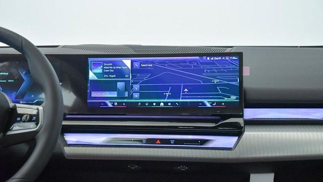 Photo of 2025 Black Sapphire Metallic BMW i5