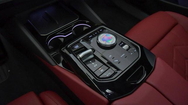 Photo of 2025 Black Sapphire Metallic BMW i5