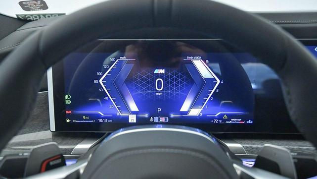 Photo of 2025 Brooklyn Grey Metallic BMW 760