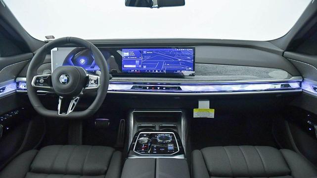 Photo of 2025 Brooklyn Grey Metallic BMW 760