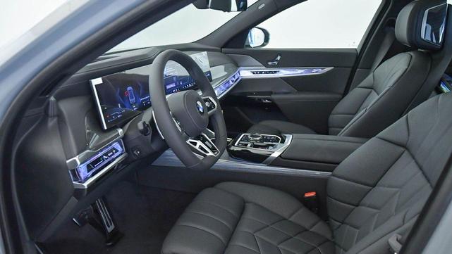 Photo of 2025 Brooklyn Grey Metallic BMW 760