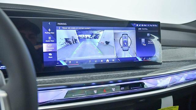 Photo of 2025 Brooklyn Grey Metallic BMW 760