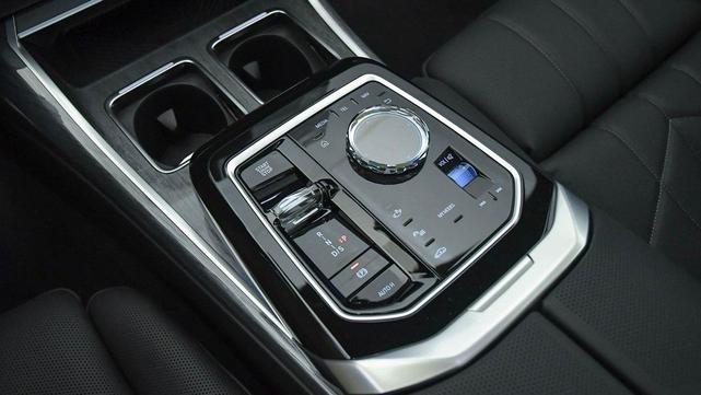 Photo of 2025 Brooklyn Grey Metallic BMW 760
