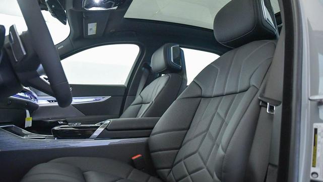 Photo of 2025 Brooklyn Grey Metallic BMW 760