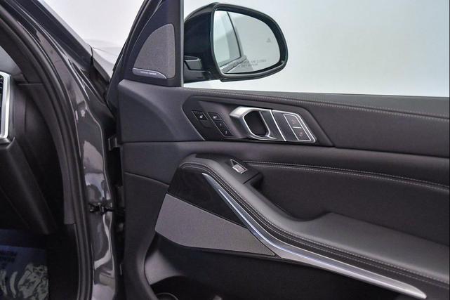 Photo of 2022 Dravit Grey Metallic BMW X7