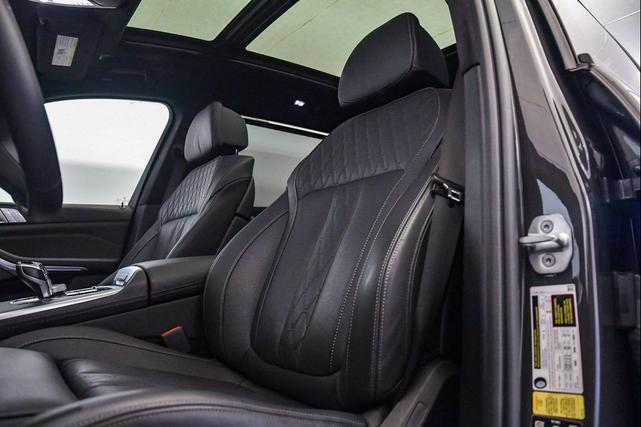 Photo of 2022 Dravit Grey Metallic BMW X7