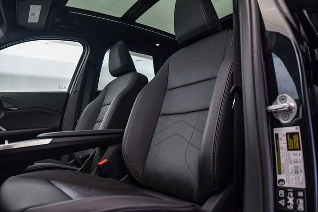 Photo of 2025 Black Sapphire Metallic BMW X1
