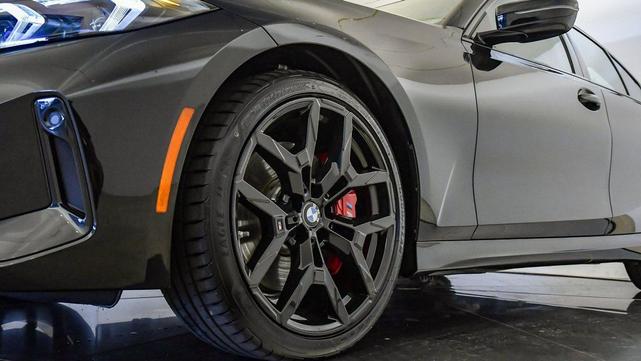 Photo of 2025 Black Sapphire Metallic BMW 330