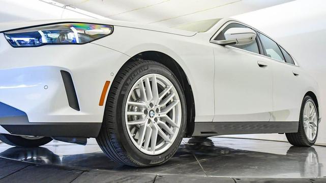 Photo of 2025 Mineral White Metallic BMW 530