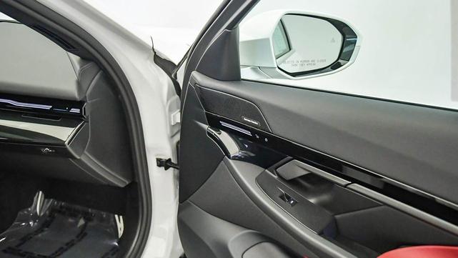 Photo of 2025 Mineral White Metallic BMW 530