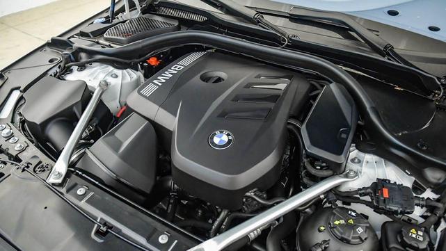 Photo of 2025 Mineral White Metallic BMW 530